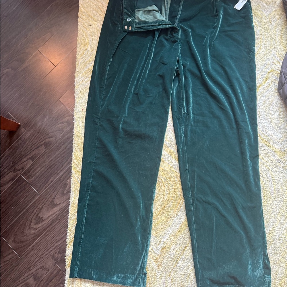 Old Navy Women's Wide Leg  Velvet Pants in Forest Green